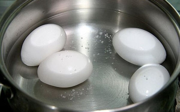 Luộc trứng không bị nứt cũng cần phải khéo léo và đúng cách