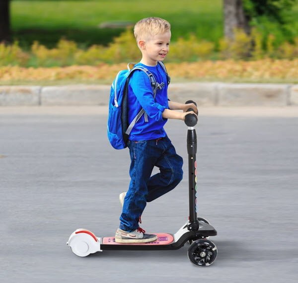 Thiết kế đa năng nên mẫu xe chòi chân Scooter này đảm bảo cho bé phát triển tốt nhất