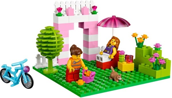 Đồ chơi lắp ghép Lego giúp tăng khả năng quan sát, sáng tạo của trẻ