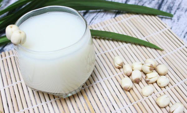 Sữa hạt sen giúp thanh mát cơ thể, cung cấp nhiều dưỡng chất thiết yếu