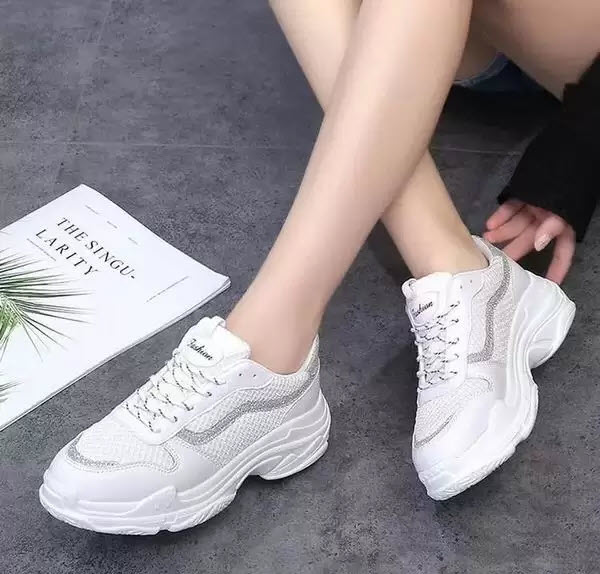 Giày Sneaker nữ trắng đế cao