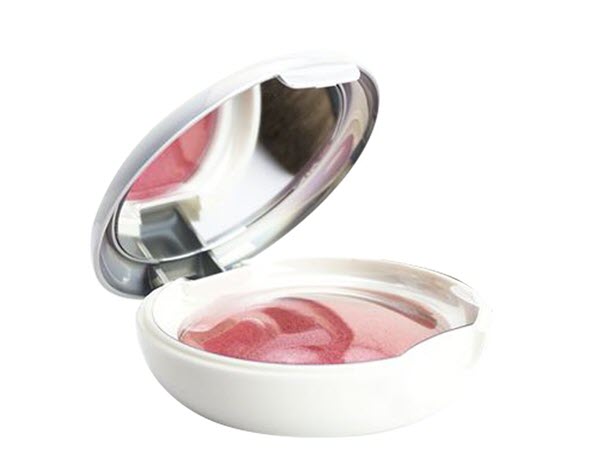 Phấn má hồng Asami Creamy Blusher có dạng kem nên mang đến sự mịn màng và màu sắc tự nhiên cho làn da