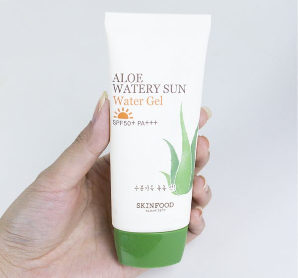 Thành phần lô hội giàu dinh dưỡng và vitamin giúp chống nắng tốt và dưỡng da hiệu quả chỉ có trong sản phẩm kem chống nắng Skinfood Aloe Watery Sun No Sebum SPF50+PA+++