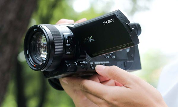 Độ phân giải của máy quay phim cầm tay cao sẽ cho bạn chất lượng video sống động và rõ nét nhất