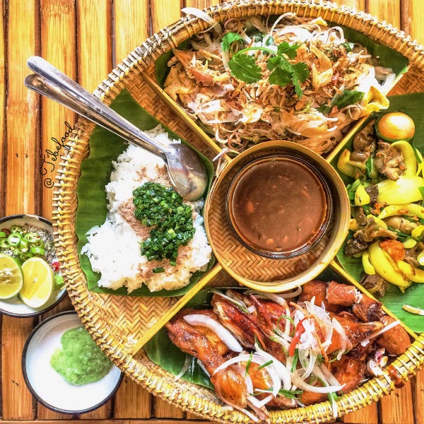 Ân Nam Quán là một trong những quán gà lên mâm đầu tiên và ngon nhất ở Sài Gòn